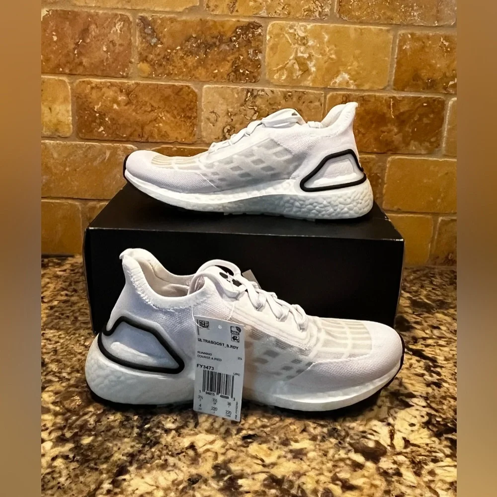 NWT Adidas Women’s 5.5/Youth 4 Ultraboost Sneaker